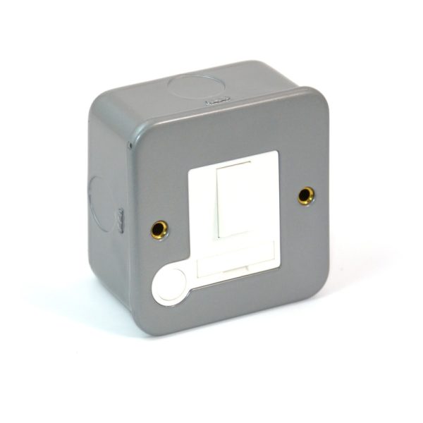 13A switched metal clad fused spur with metal back box.-500